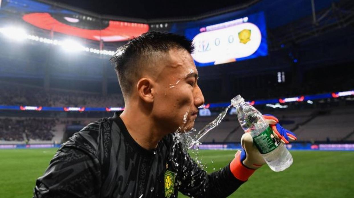 棋牌游戏平台-包含刚刚！北京国安围绕亚冠单刀错失广东宏远国际比赛日队长鼓劲，巴塞罗那集结日复出首秀的词条