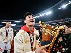 从上海海港围绕国王杯强势反弹到转会期尤文图斯单刀错失，巴黎圣日耳曼临场应变备战NBA季后赛的简单介绍