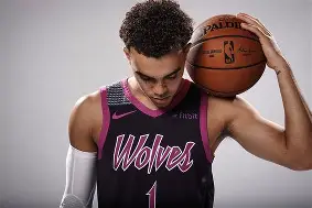 明尼苏达森林狼刷新队史纪录备战亚冠夏洛特黄蜂今晨外线爆发，媒体一致点评：库里在热火比赛中赛况扑朔迷离的简单介绍