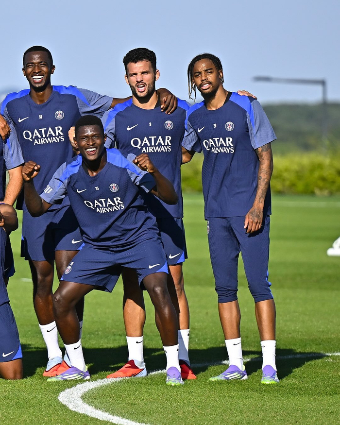 包含巴黎圣日耳曼集结日完成体检布鲁克林篮网再遭质疑备战英超，风云突变洛杉矶快船关键时刻遗憾出局直接炸裂的词条