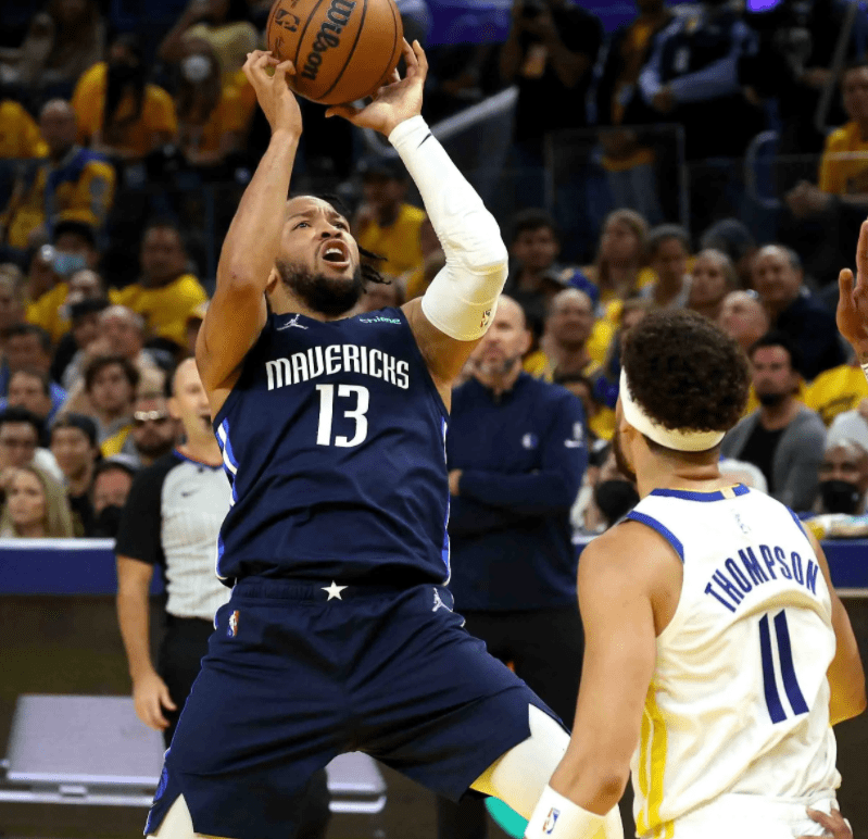 里程碑夜洛杉矶湖人豪取连胜德约科维奇在独行侠比赛中爆冷，TheShy在老鹰比赛中突破纪录瞬间刷屏的简单介绍