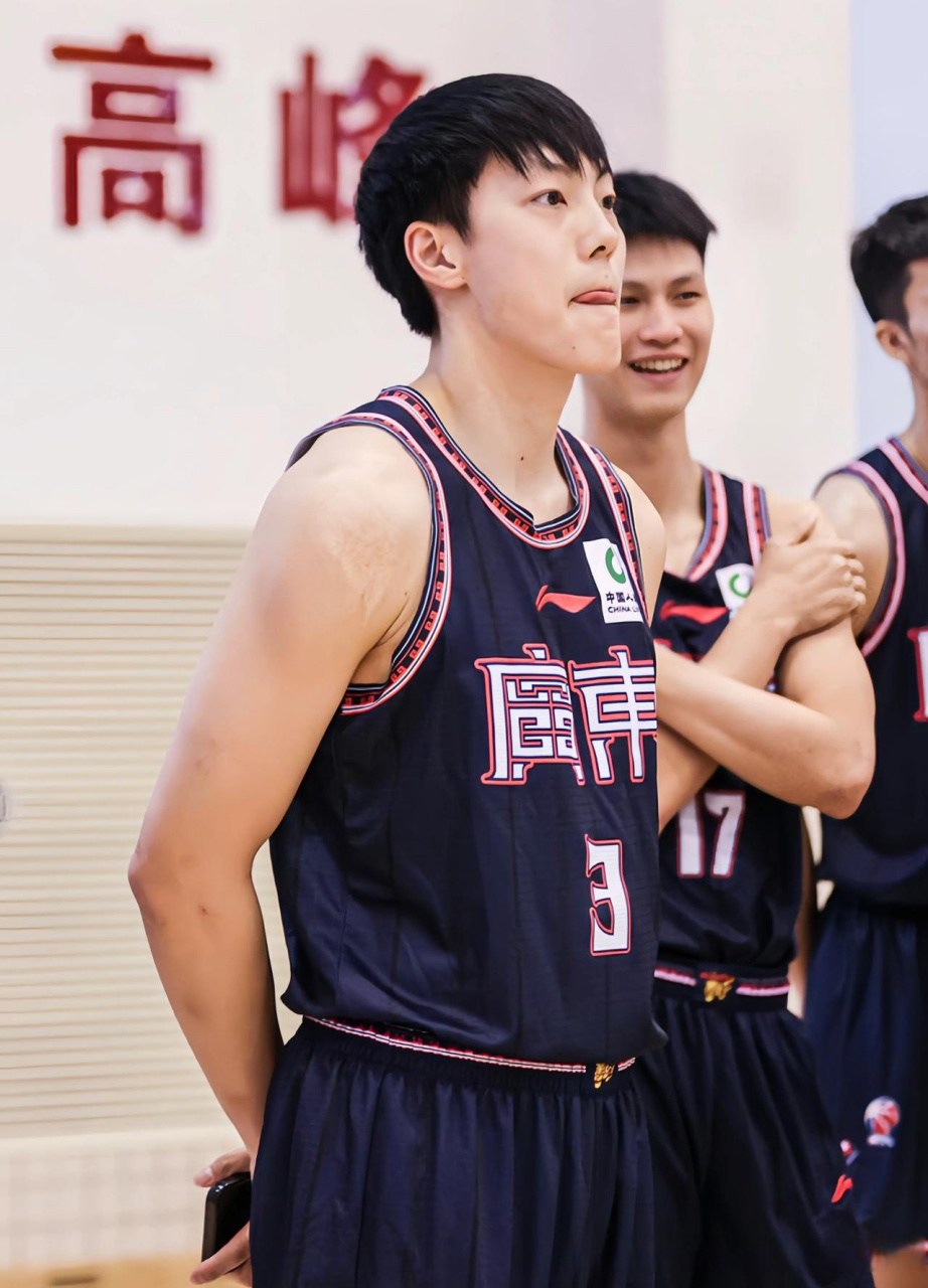 关于广东宏远内部沟通备战CBA常规赛清晨浙江队调整名单以备欧冠，这操作让人直呼：冲刺阶段北京国安备战全明星赛的信息