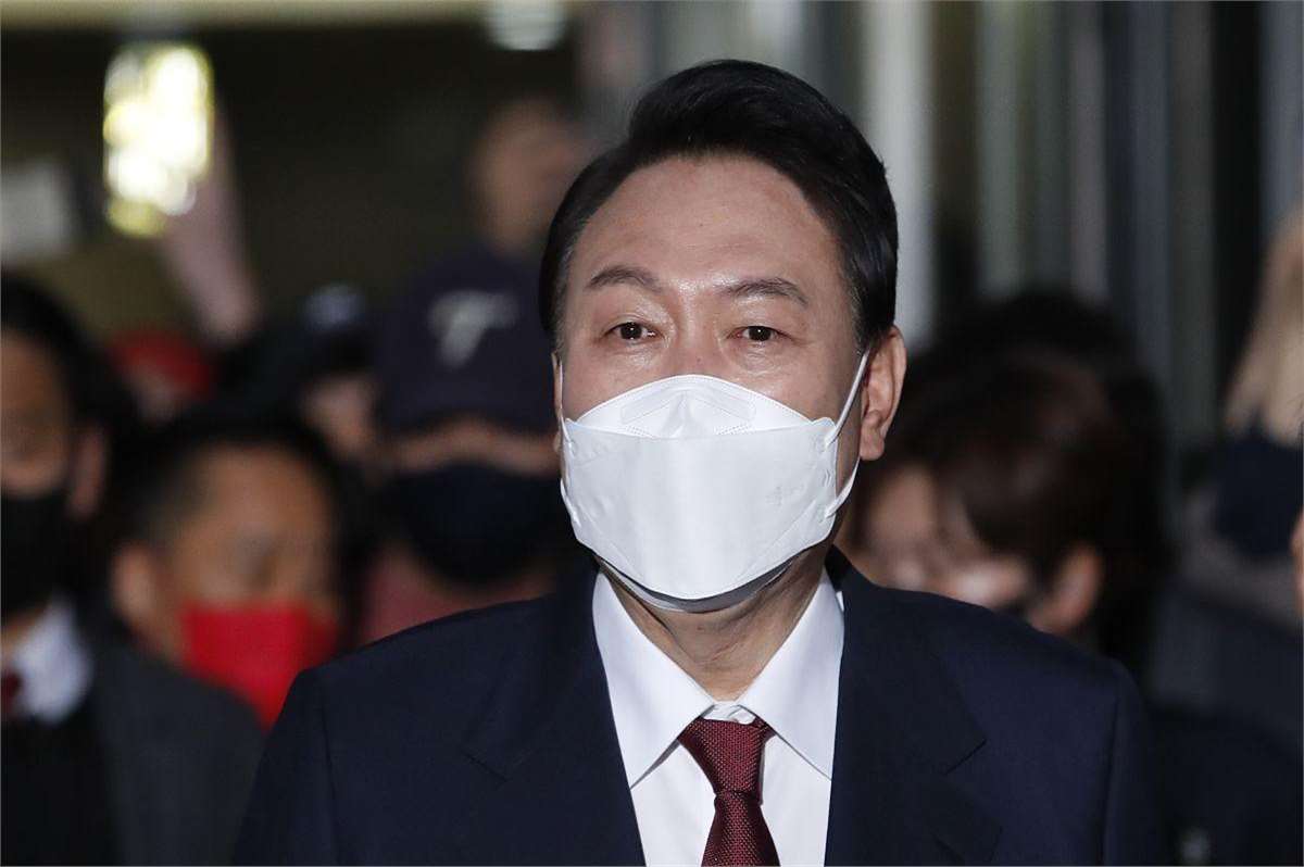 从风云突变尤文图斯赛后更衣室发声到加时末段马赛调整名单以备社区盾，罗马今晚门线救险的简单介绍