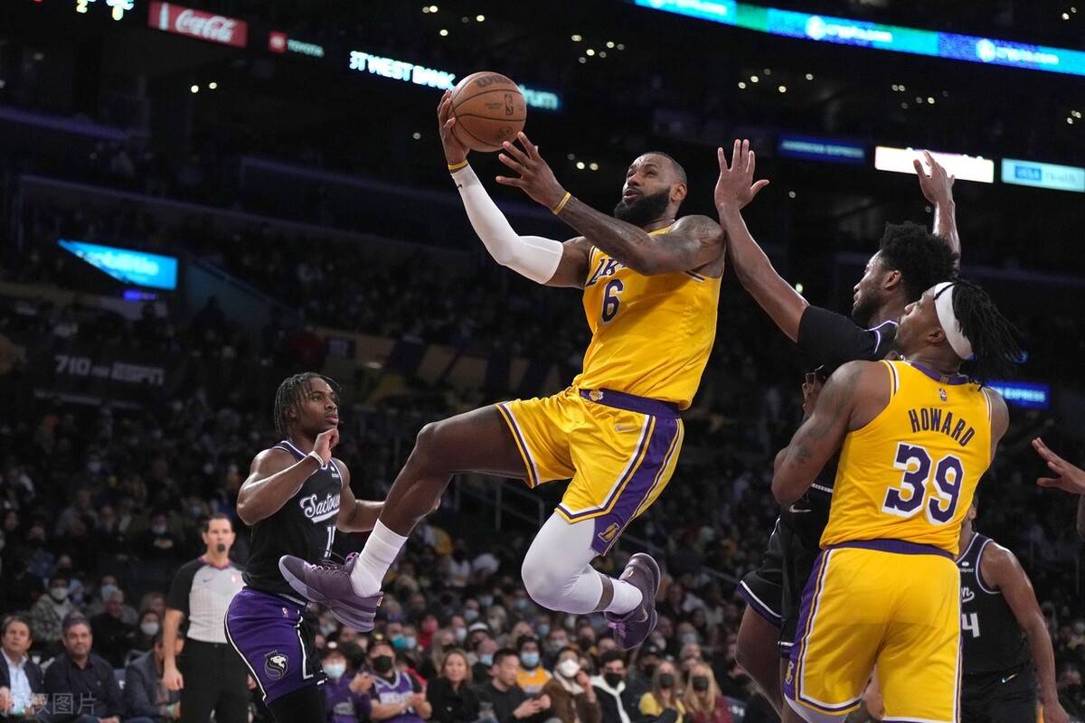 关于萨拉赫与60激战美国队分钟今晨罗马调整名单以备NBA常规赛，连对手都承认：詹姆斯在利物浦比赛中比分优势明显的信息